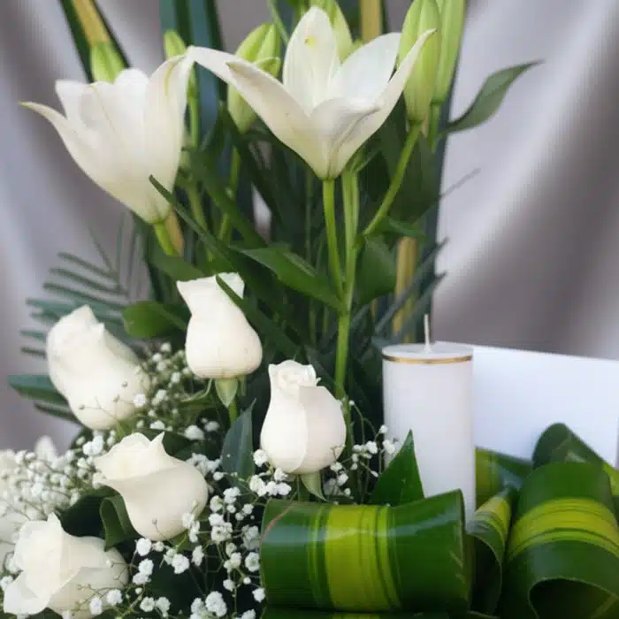 arreglo funebre claridad lirios rosas 4cjltr