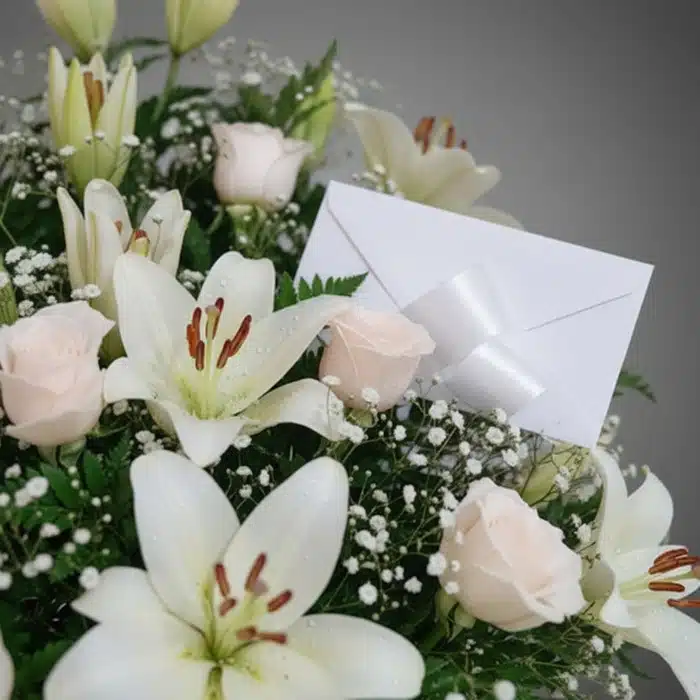 arreglo funebre infinito lirios rosas