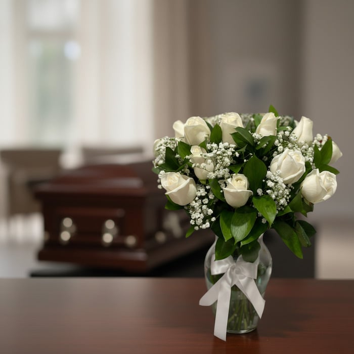 arreglo funebre petalos alma rosas blancas gfur